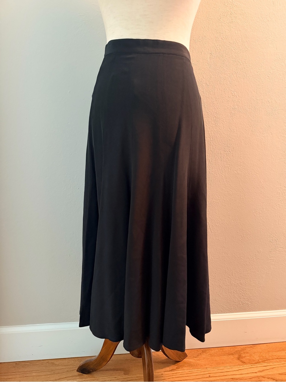 Vintage Women's Argenti Black flowy Midi Skirt 100% Silk